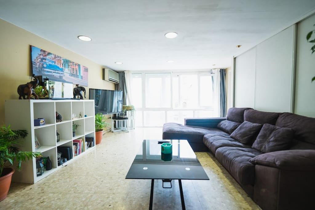 Espacioso En El Centro De La Ciudad Apartment